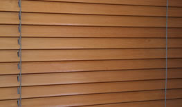 cortinas venecianas de madera