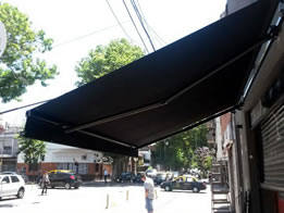 Toldo en  restaurante Nola