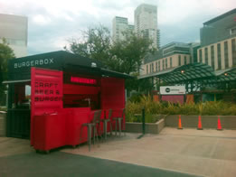 Toldos en negocios en Burguer Box en Distrito Arcos